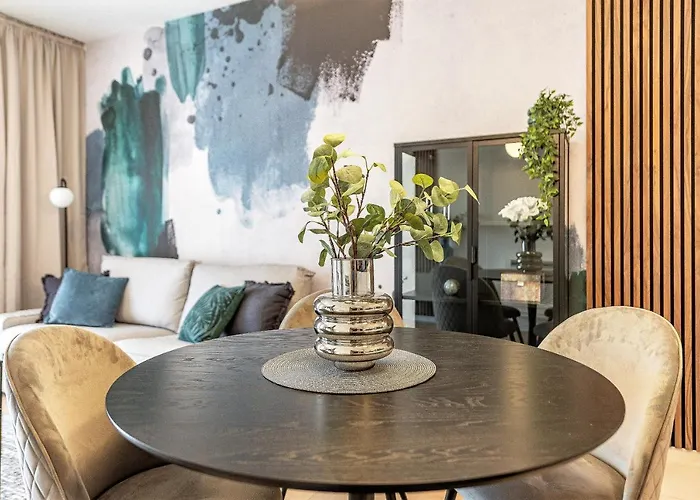 Lux 2 - With Garage And Balcony Lägenhet