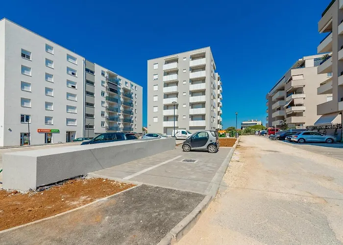Lägenhet Lux 2 - With Garage And Balcony