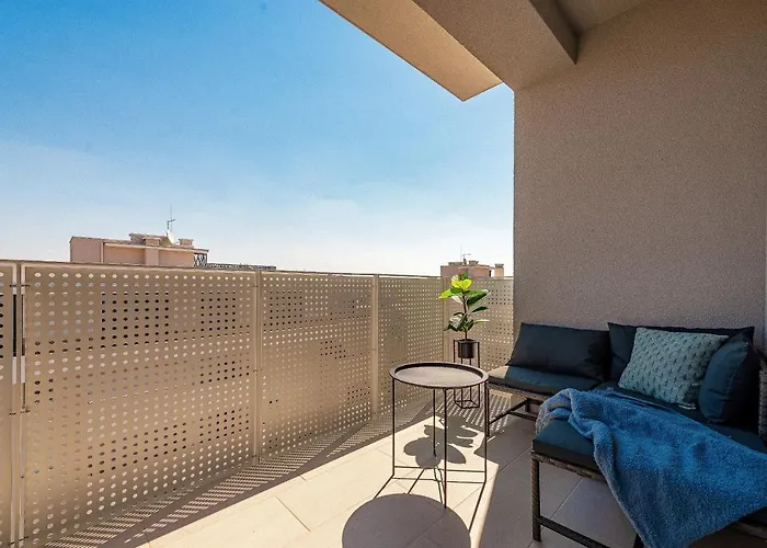 Lux 2 - With Garage And Balcony Lägenhet *