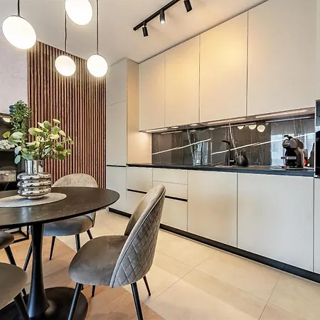 Lux 2 - With Garage And Balcony * زادار
