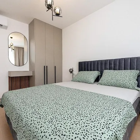 Lux 2 - With Garage And Balcony זאדאר