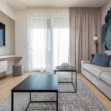 Lux 2 - With Garage And Balcony شقة